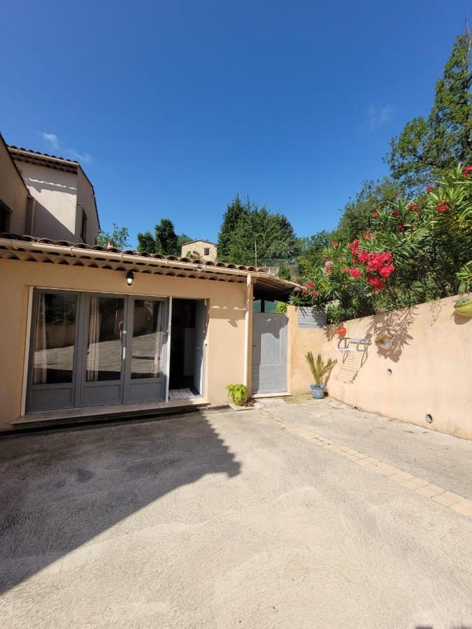 Studio Calme Et Agreable Avec Acces Jardin Partage Le Bar-sur-Loup Экстерьер фото